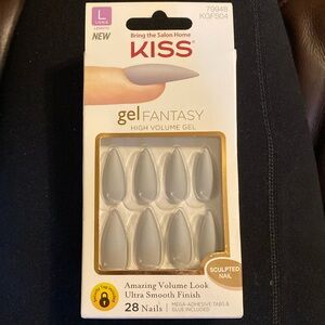 Kiss gel fantasy sculpted mega-adhesive tabs& glue included.
